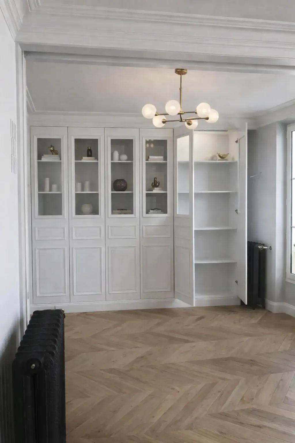 Salon haussmannien 80m² Paris — parquet chêne massif point de Hongrie restauré, double exposition — Teresa Lombardo architecte DPLG