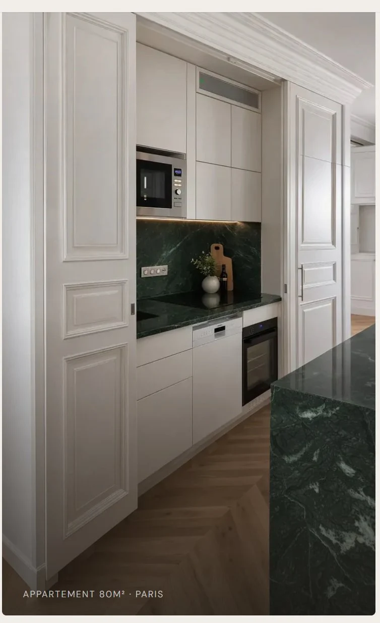Cuisine îlot marbre vert — haussmannien 80m² Paris 4e — Teresa Lombardo architecte DPLG