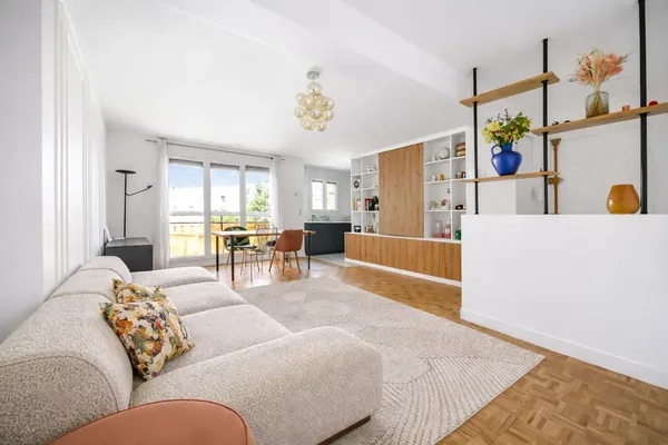 Rénovation d'un appartement Belle Époque 90m² à Vincennes — salon avec parquet bois restauré — Teresa Lombardo architecte DPLG