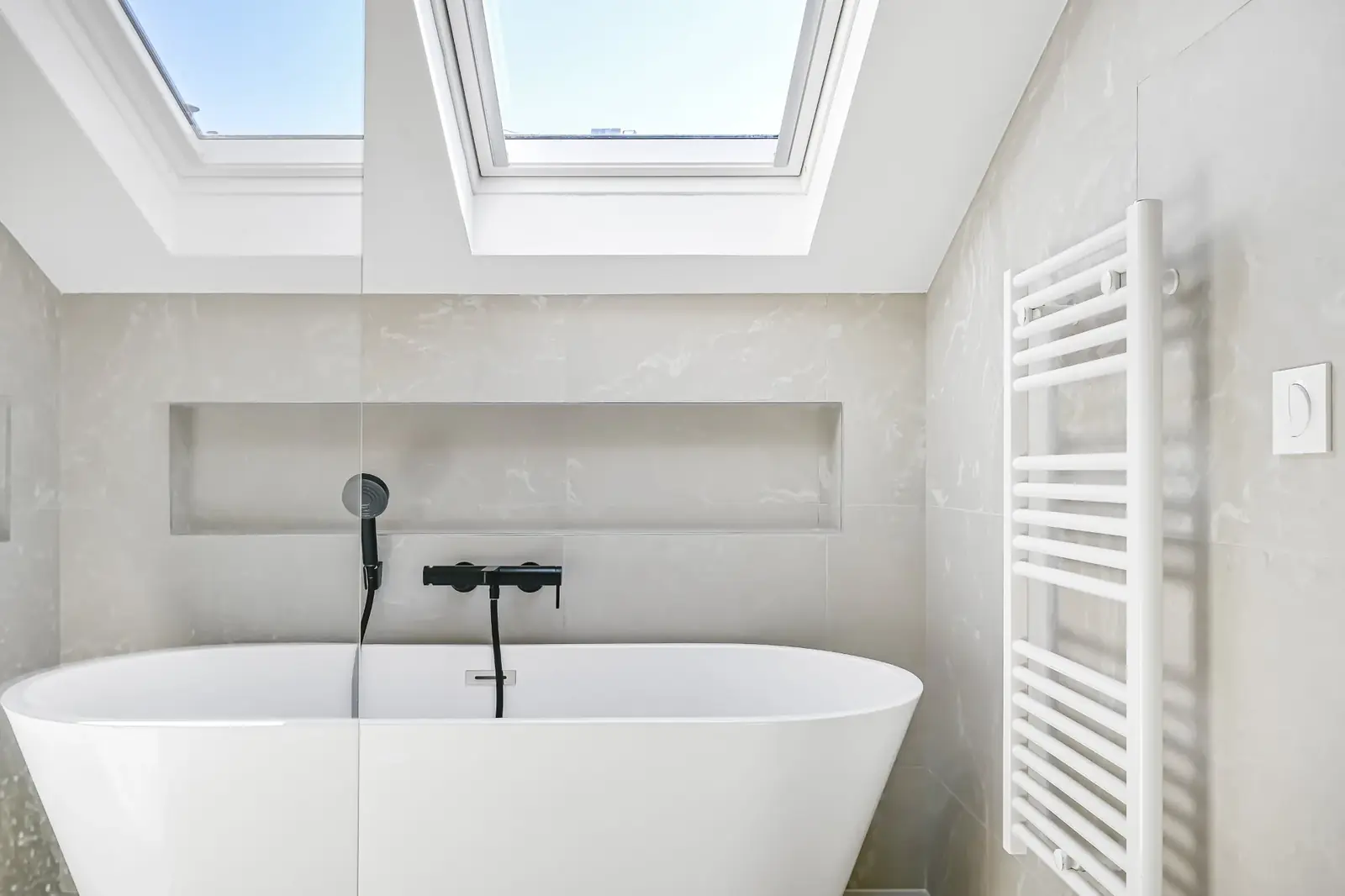 Salle de bain mansarée après réaménagement des combles — Vincennes 85m² — Teresa Lombardo architecte DPLG