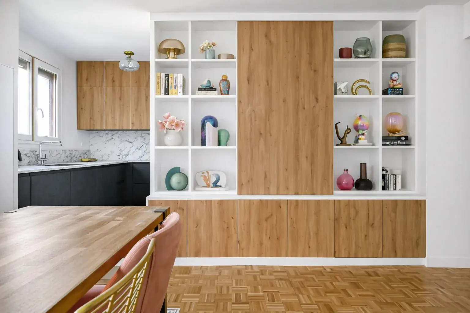 Cuisine Belle Époque 90m² Vincennes — ouverte sur le séjour, lignes épurées, teintes douces — Teresa Lombardo architecte DPLG