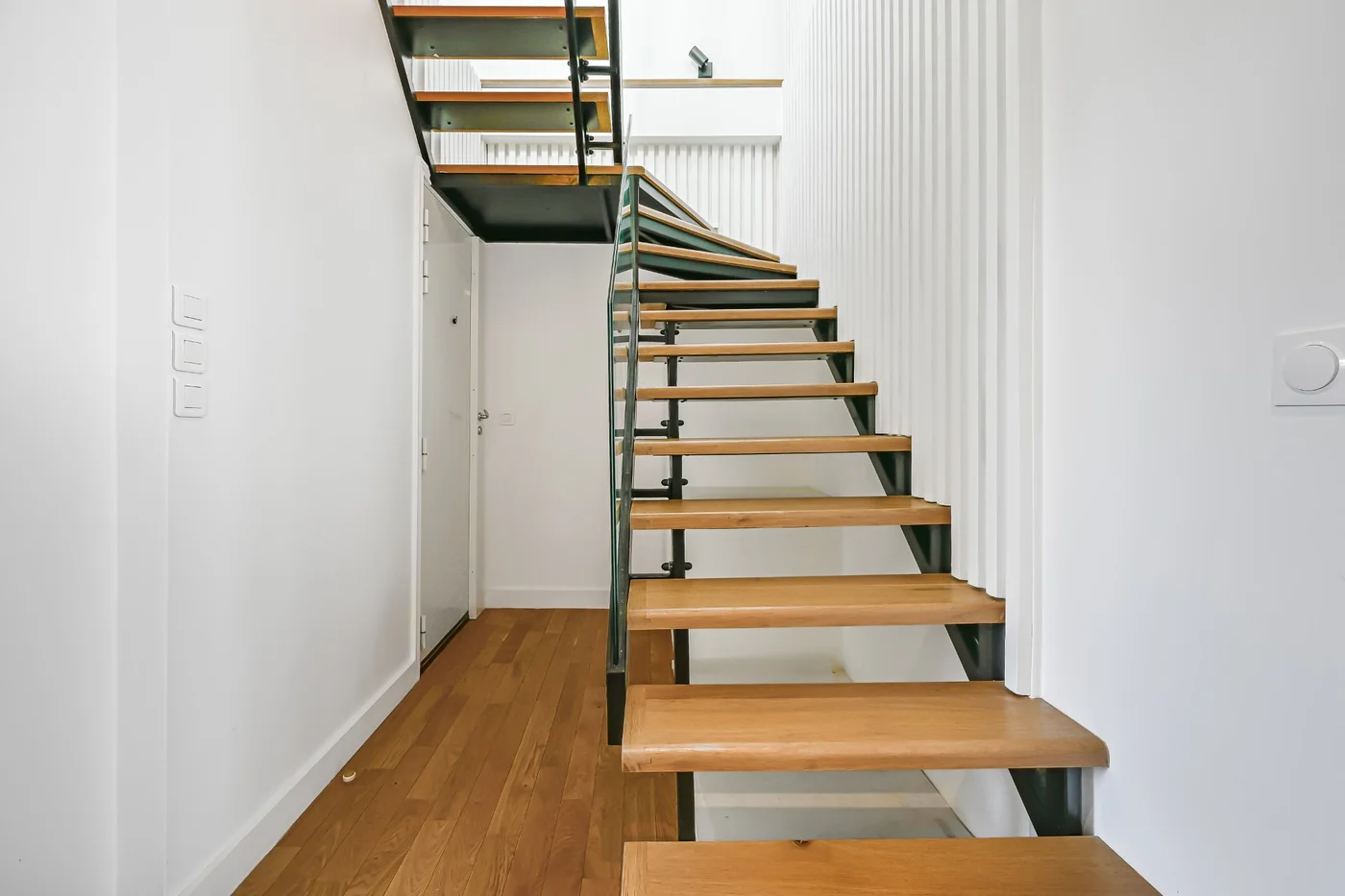 Escalier combles sur mesure métal et chêne — Vincennes — Teresa Lombardo architecte DPLG